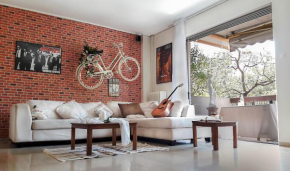 Отель Saki's apartment  Афины